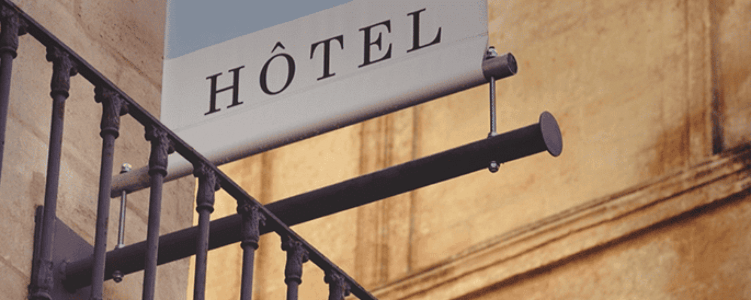 Recommended governing law and jurisdiction clauses in French hotel management agreements
