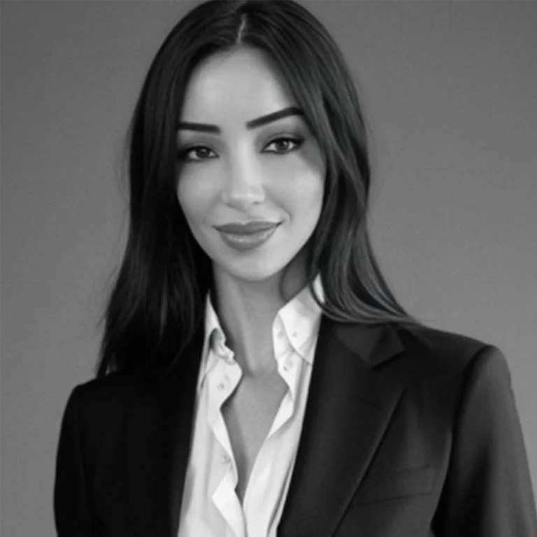Gaella Kerrar est avocate collaboratrice en contentieux du droit des affaires et des baux civils et commerciaux.